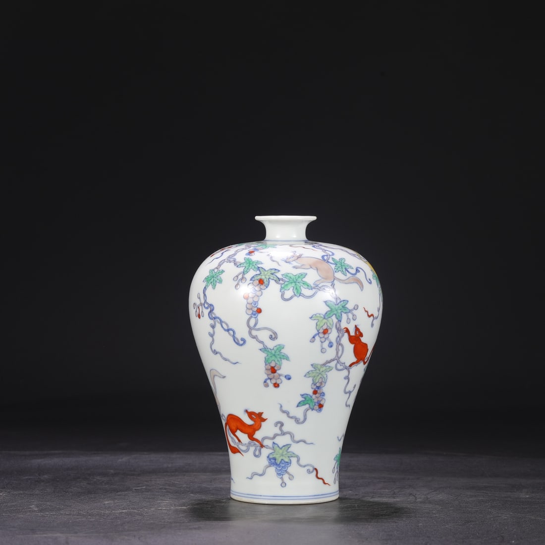 An Exquisite Doucai Squirrel and Grapes Pattern Vase - 6