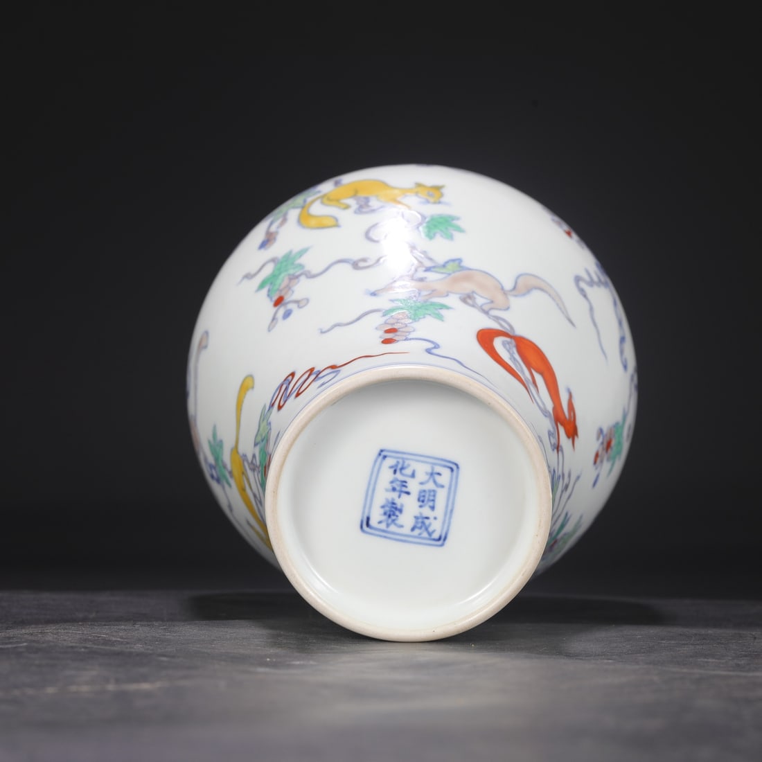 An Exquisite Doucai Squirrel and Grapes Pattern Vase - 8