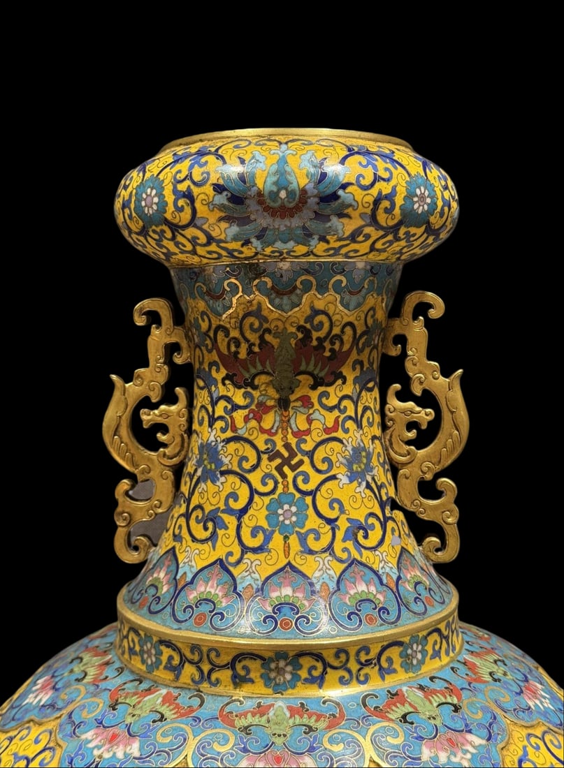 An Exquisite Cloisonne Lotus Pattern Dragon Pattern Double-Ears Vase - 3