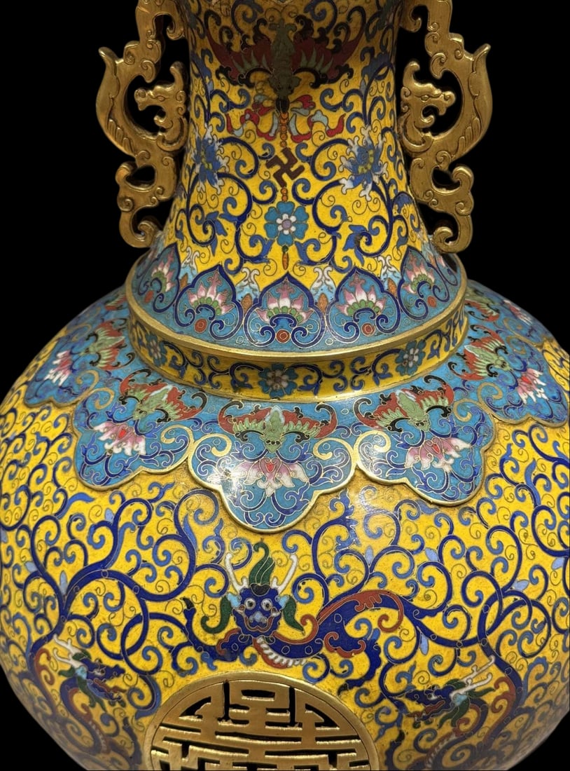 An Exquisite Cloisonne Lotus Pattern Dragon Pattern Double-Ears Vase - 4