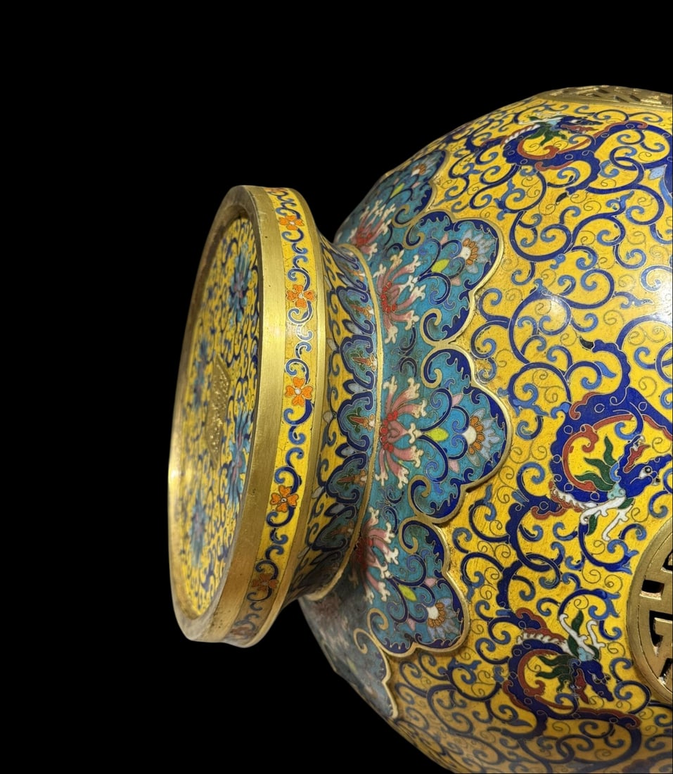 An Exquisite Cloisonne Lotus Pattern Dragon Pattern Double-Ears Vase - 7