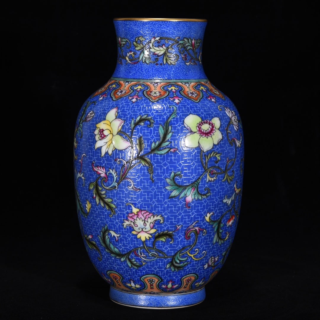 An Exquisite Enamel Lotus Pattern Vase - 2