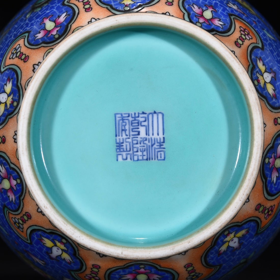 An Exquisite Enamel Lotus Pattern Vase - 9