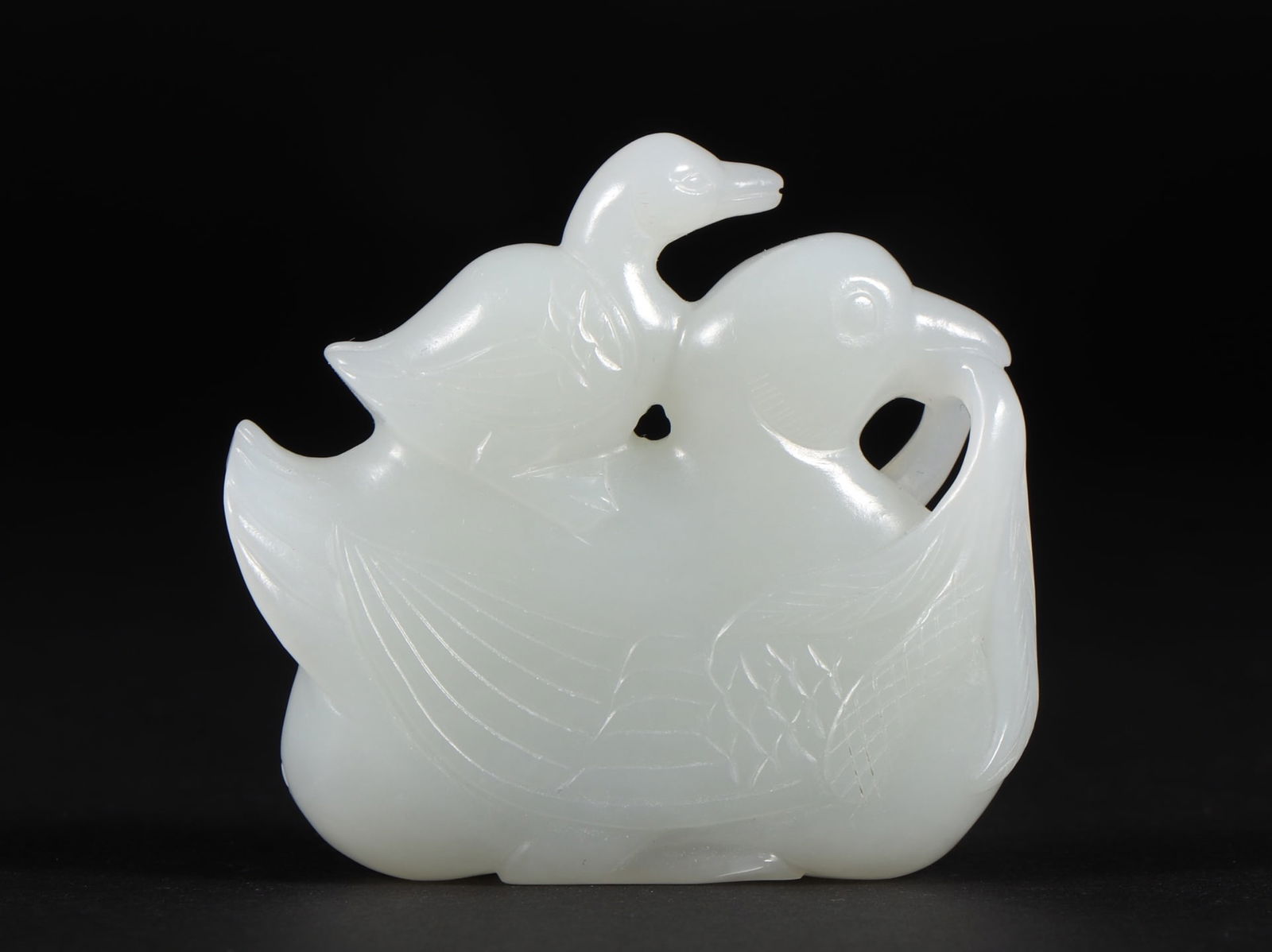 An Exquisite White Jade Goose Ornament: An Exquisite White Jade Goose Ornament Qing Dynasty, China Size:5.1cmx1.2cmx4.7cm Weight:48g (The Dimensions Of All Batches Are Manually Measured.If You Need More Detailed Information, Please