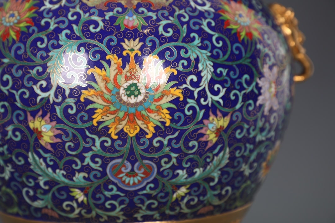 An Exquisite Cloisonne Lotus Pattern Double-Ears Vase - 8