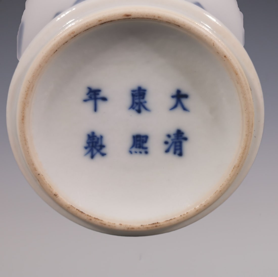 An Exquisite Blue and White Vase - 5