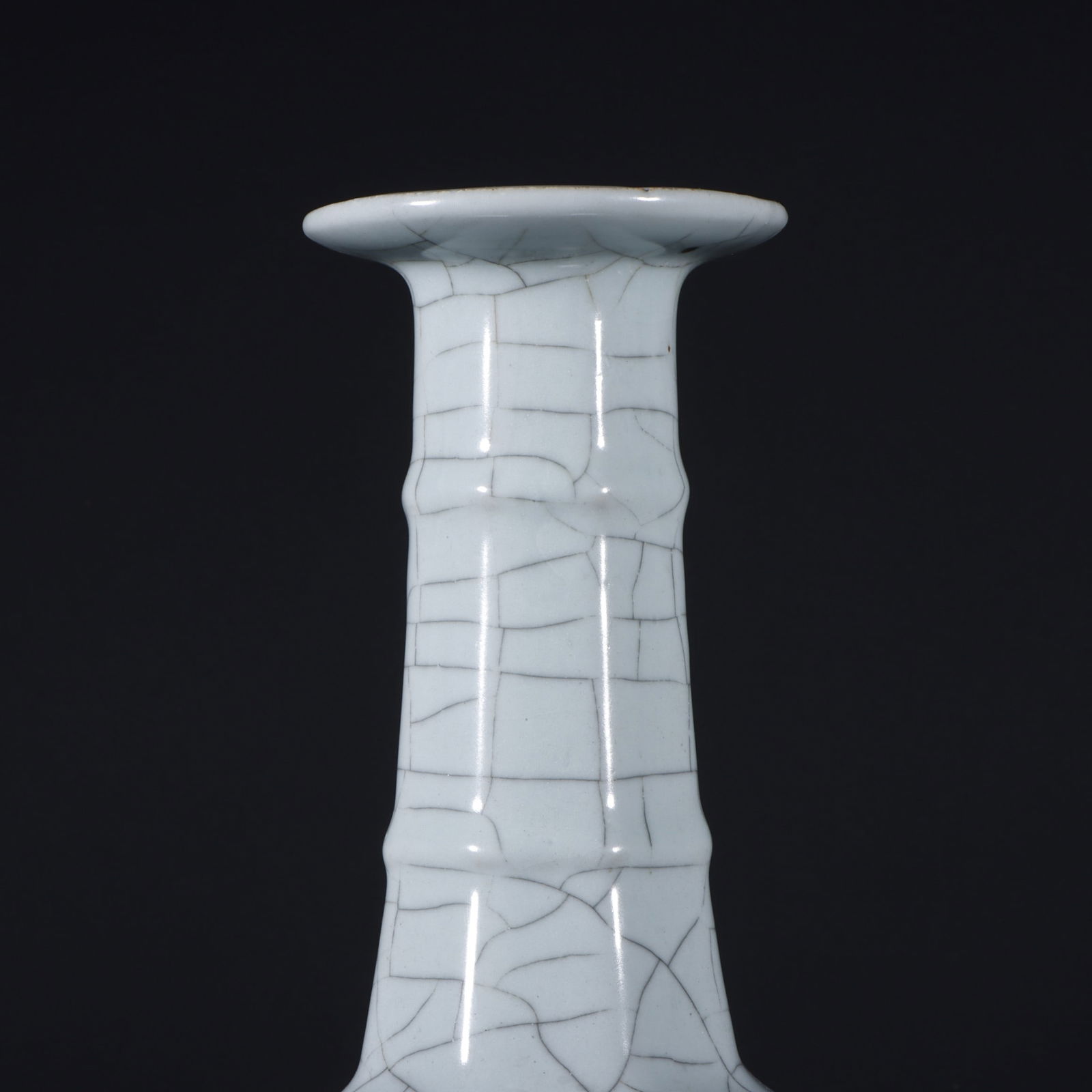 An Exquisite Guan yao Vase - 3