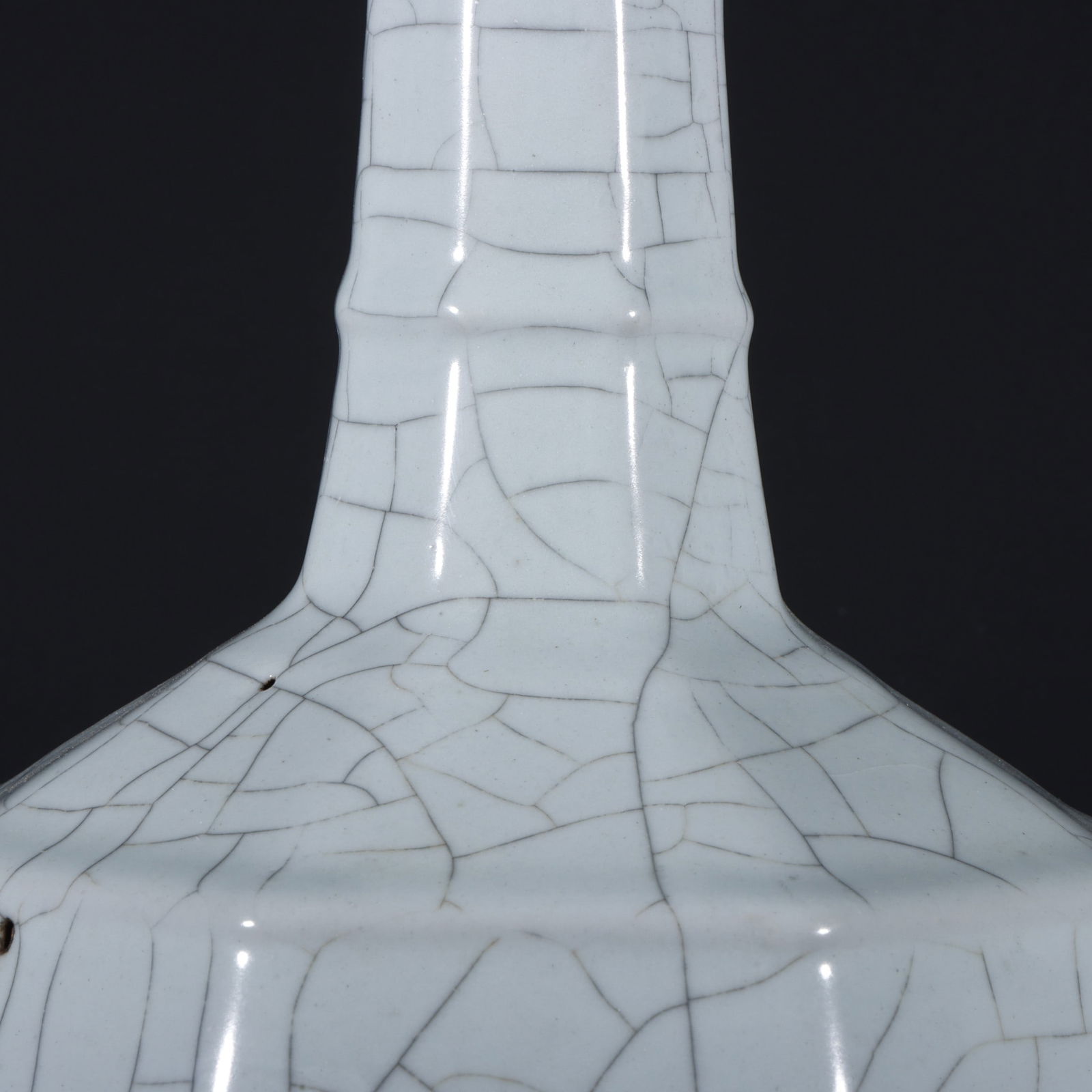 An Exquisite Guan yao Vase - 7