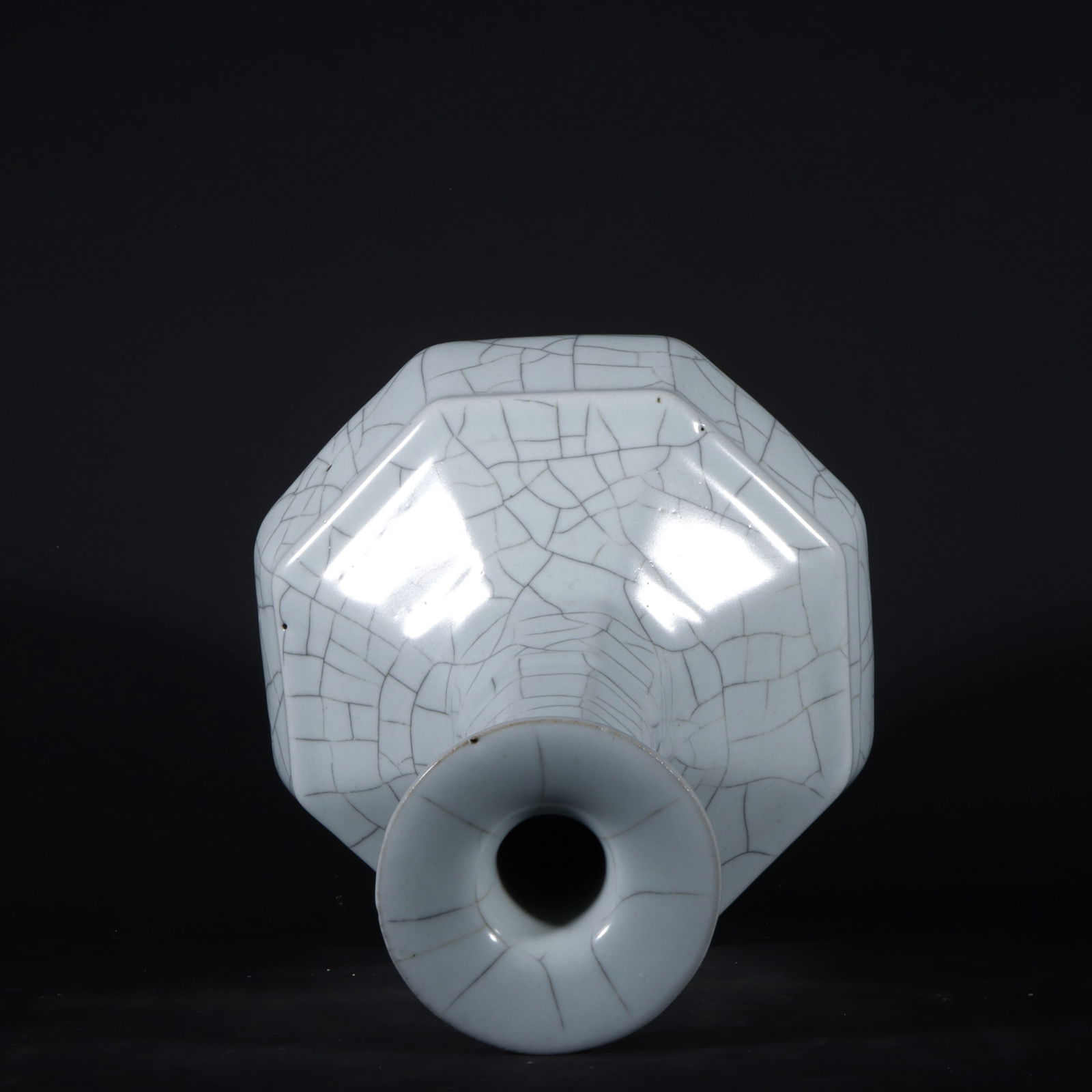 An Exquisite Guan yao Vase - 8