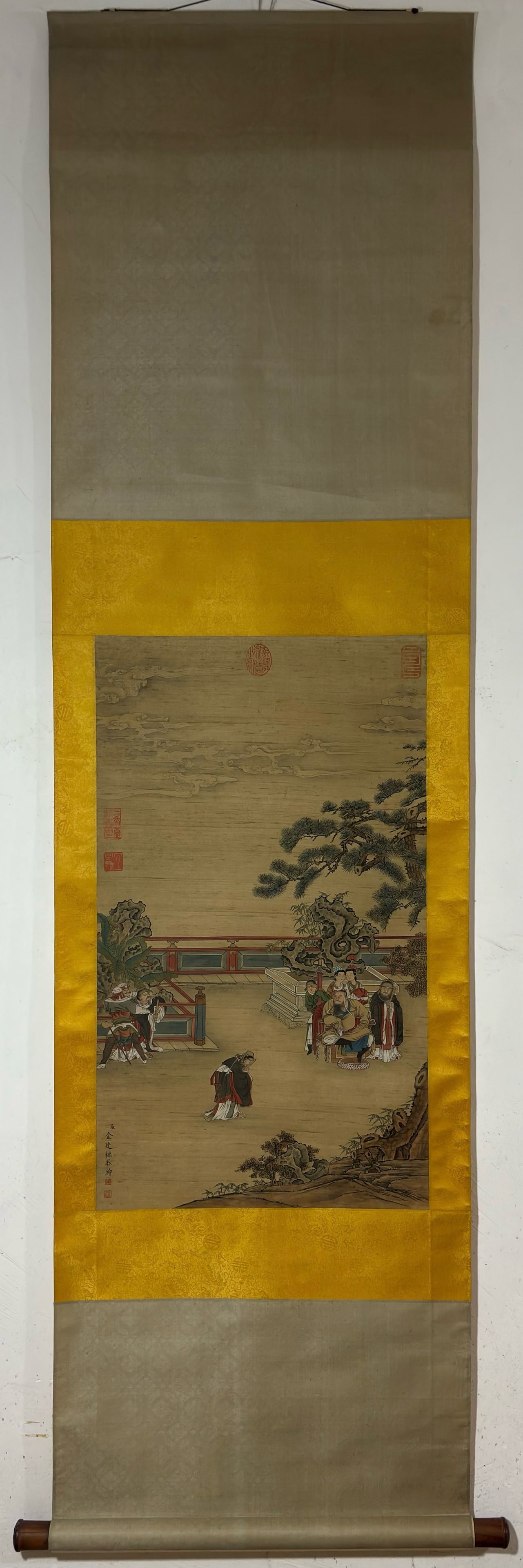 A Chinese Vertical Scroll Ink Painting of Character and Story on Silk: A Chinese Vertical Scroll Ink Painting of Character and Story on Silk Jin yan biao Without frame Size:76cmx43.5cm (The Dimensions Of All Batches Are Manually Measured.If You Need More Detailed