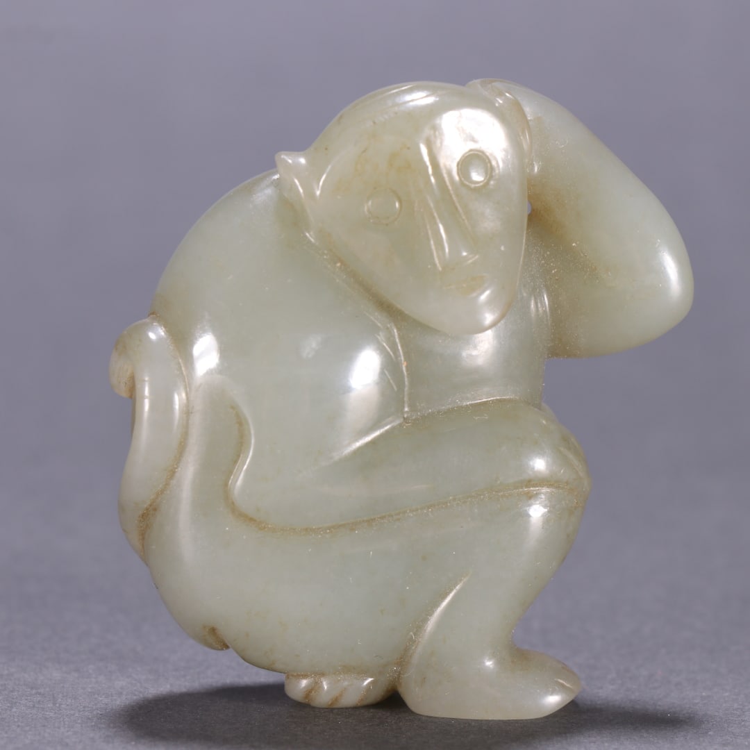 An Exquisite White Jade Monkey Ornament - 2