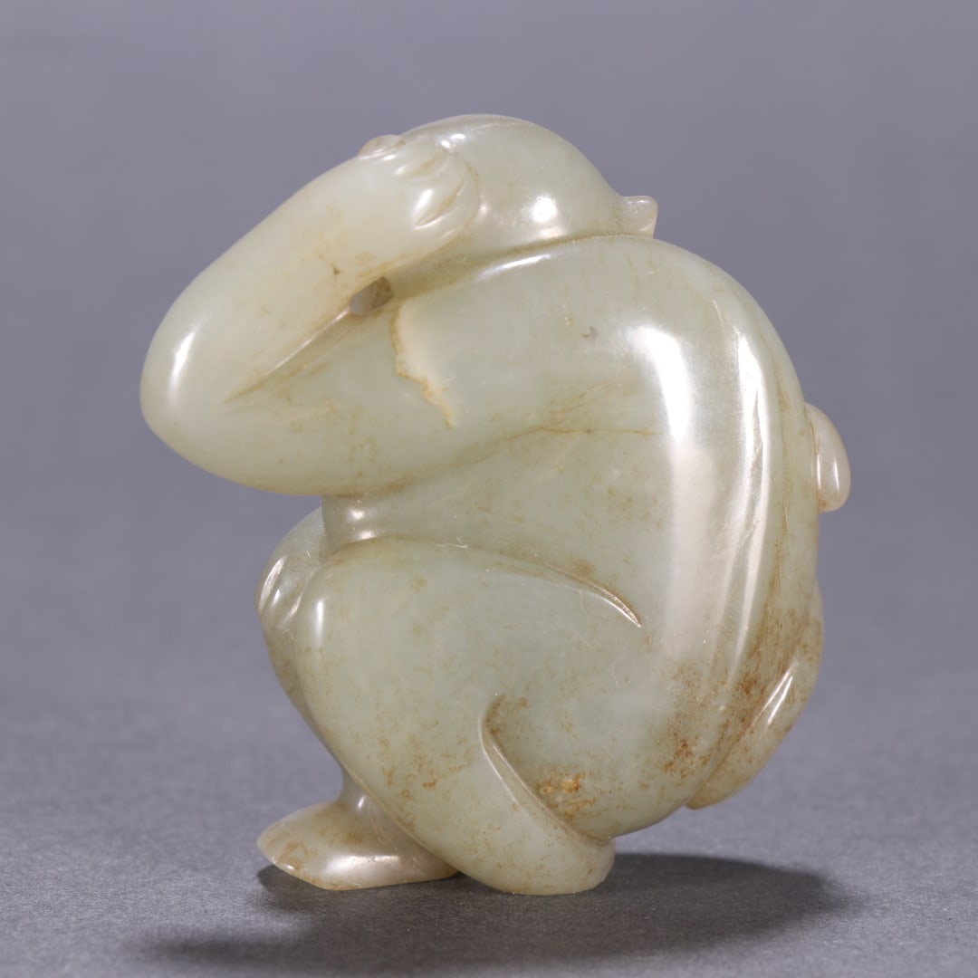 An Exquisite White Jade Monkey Ornament - 4