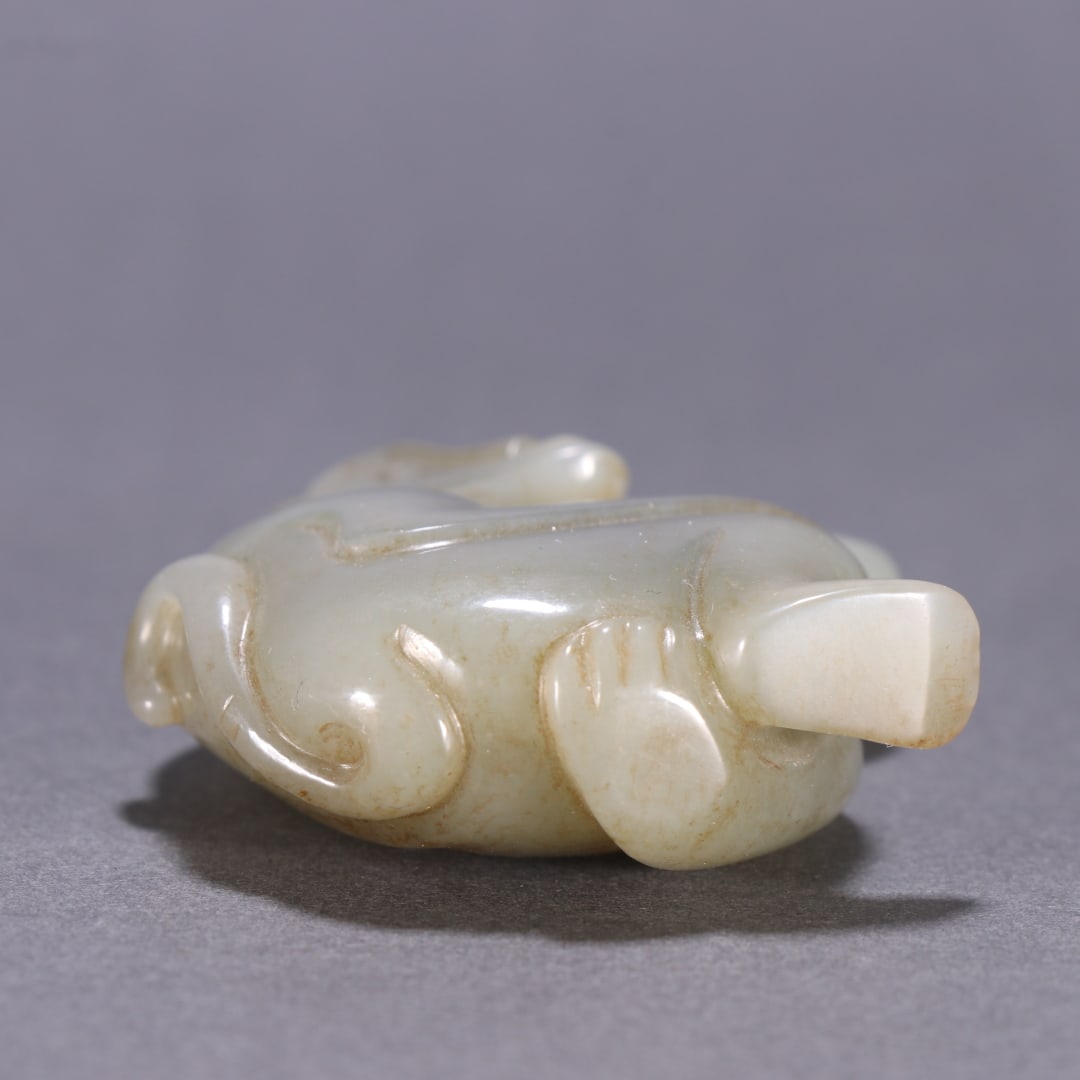 An Exquisite White Jade Monkey Ornament - 8
