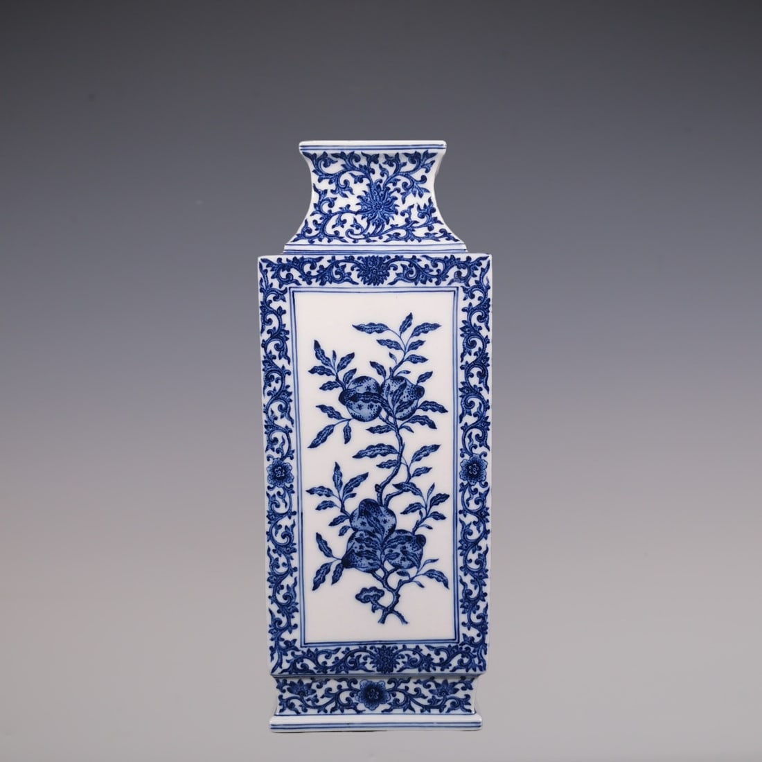 An Exquisite Blue and White Lotus Pattern Flower and Fruit Pattern Vase: An Exquisite Blue and White Lotus Pattern Flower and Fruit Pattern Vase Qing Dynasty, China Qianlong Six-character Mark Size:38.6cmx14.6cm (The Dimensions Of All Batches Are Manually Measured.If You N