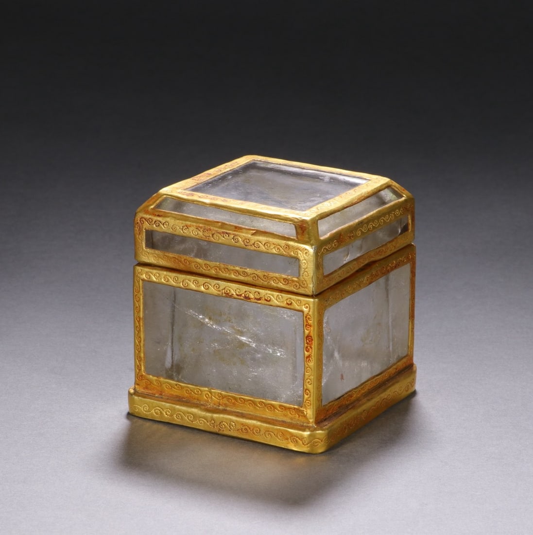 An Exquisite Crystal Painted Gold Box - 3