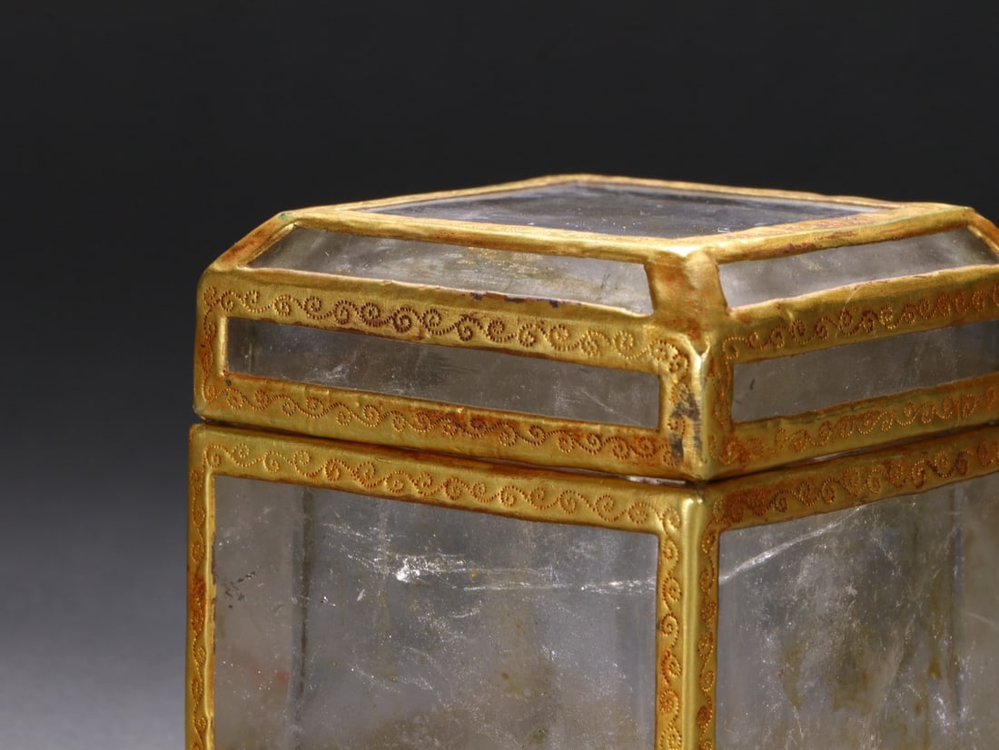 An Exquisite Crystal Painted Gold Box - 4