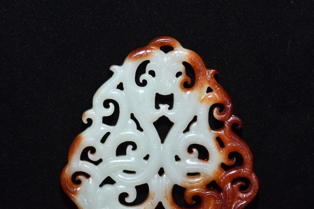 An Exquisite White Jade Dragon Pattern Ornament - 2