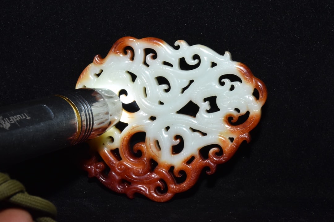 An Exquisite White Jade Dragon Pattern Ornament - 7