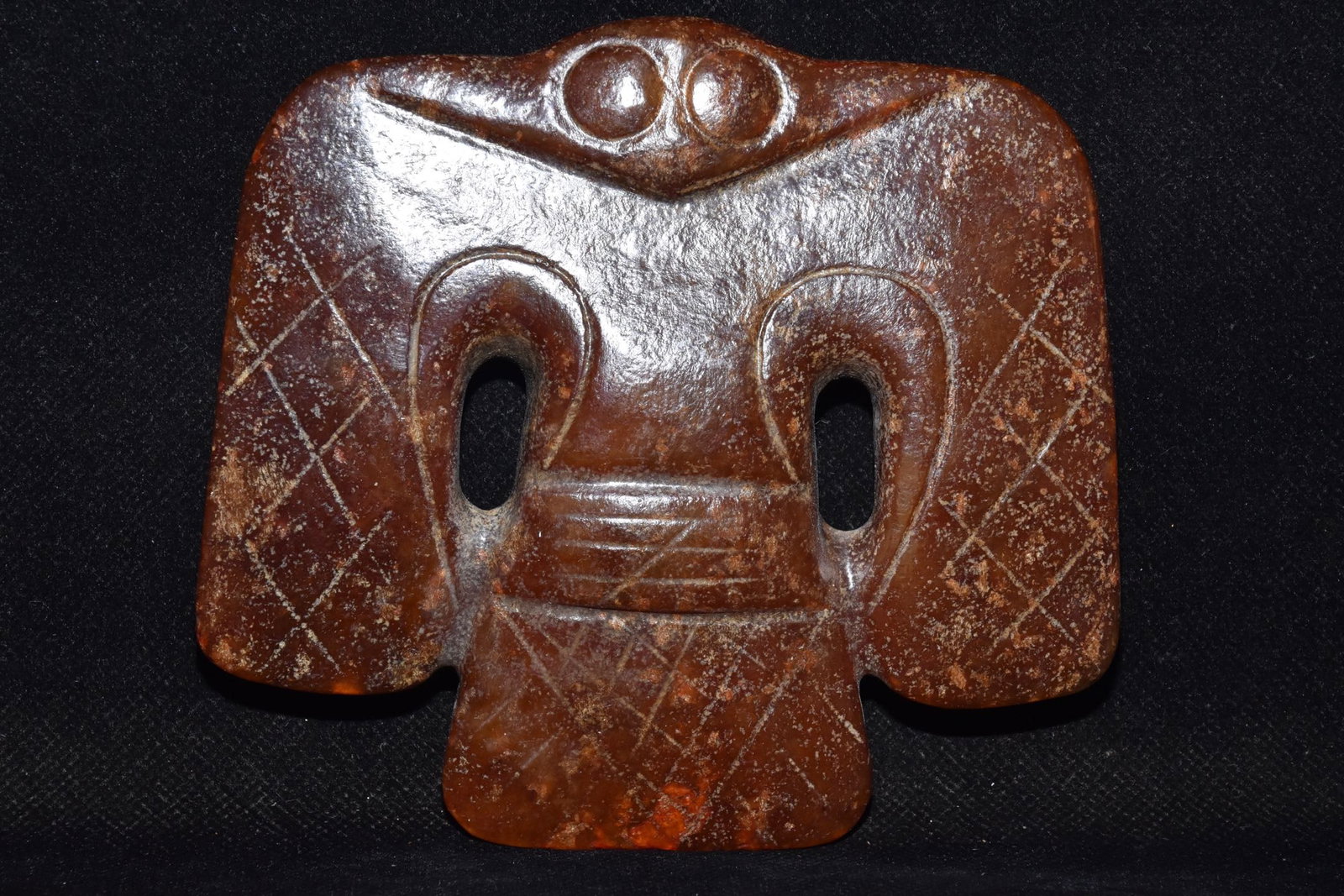 An Exquisite Hemo Jade Bird Ornament: An Exquisite Hemo Jade Bird Ornament Hong Shan Culture Size:11.5cmx13cm Weight:380g (The Dimensions Of All Batches Are Manually Measured.If You Need More Detailed Information, Please Contact Our Custo