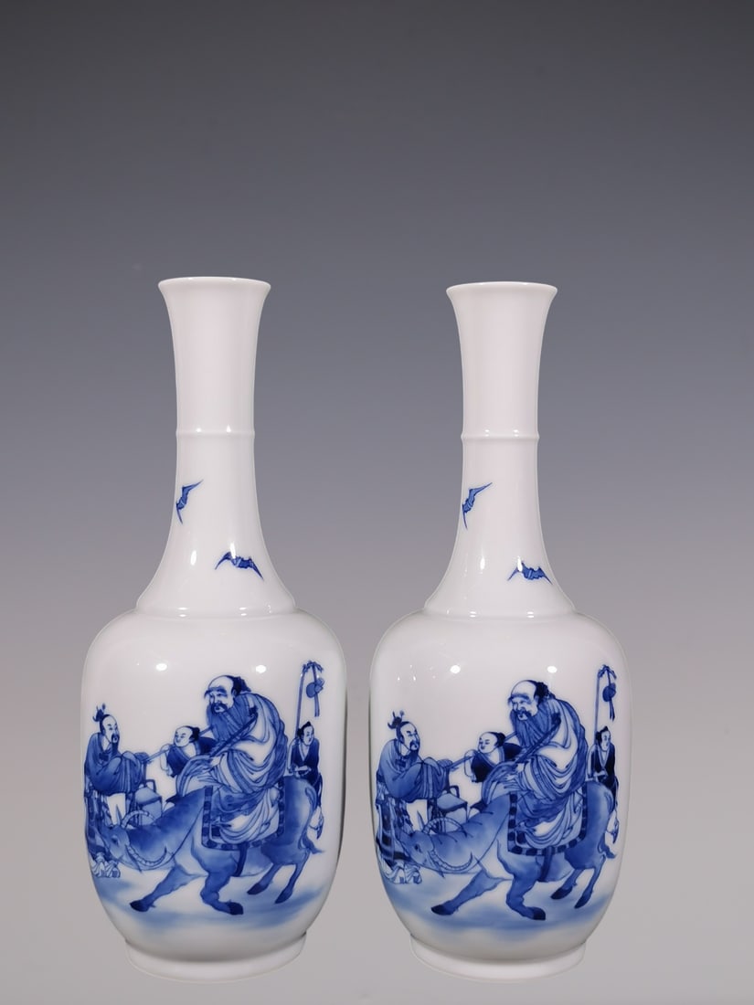 An Exquisite Blue and White Character and Story Pattern Vase: An Exquisite Blue and White Character and Story Pattern Vase Qing Dynasty, China Kangxi Six-character Mark Size:21cmx8.5cm (The Dimensions Of All Batches Are Manually Measured.If You Need More