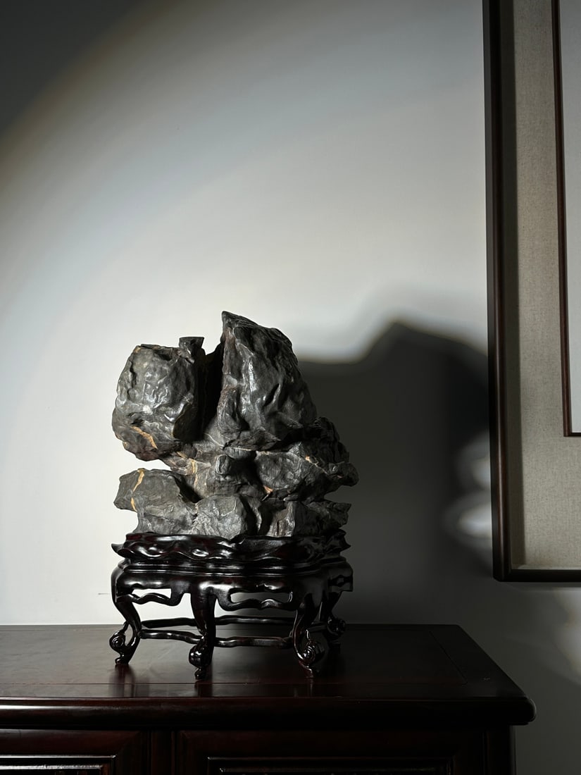 An Exquisite Lingbi Stone Ornament: An Exquisite Lingbi Stone Ornament Qing Dynasty, China Size:44cmx30cmx24cm (The Dimensions Of All Batches Are Manually Measured.If You Need More Detailed Information, Please Contact Our Customer