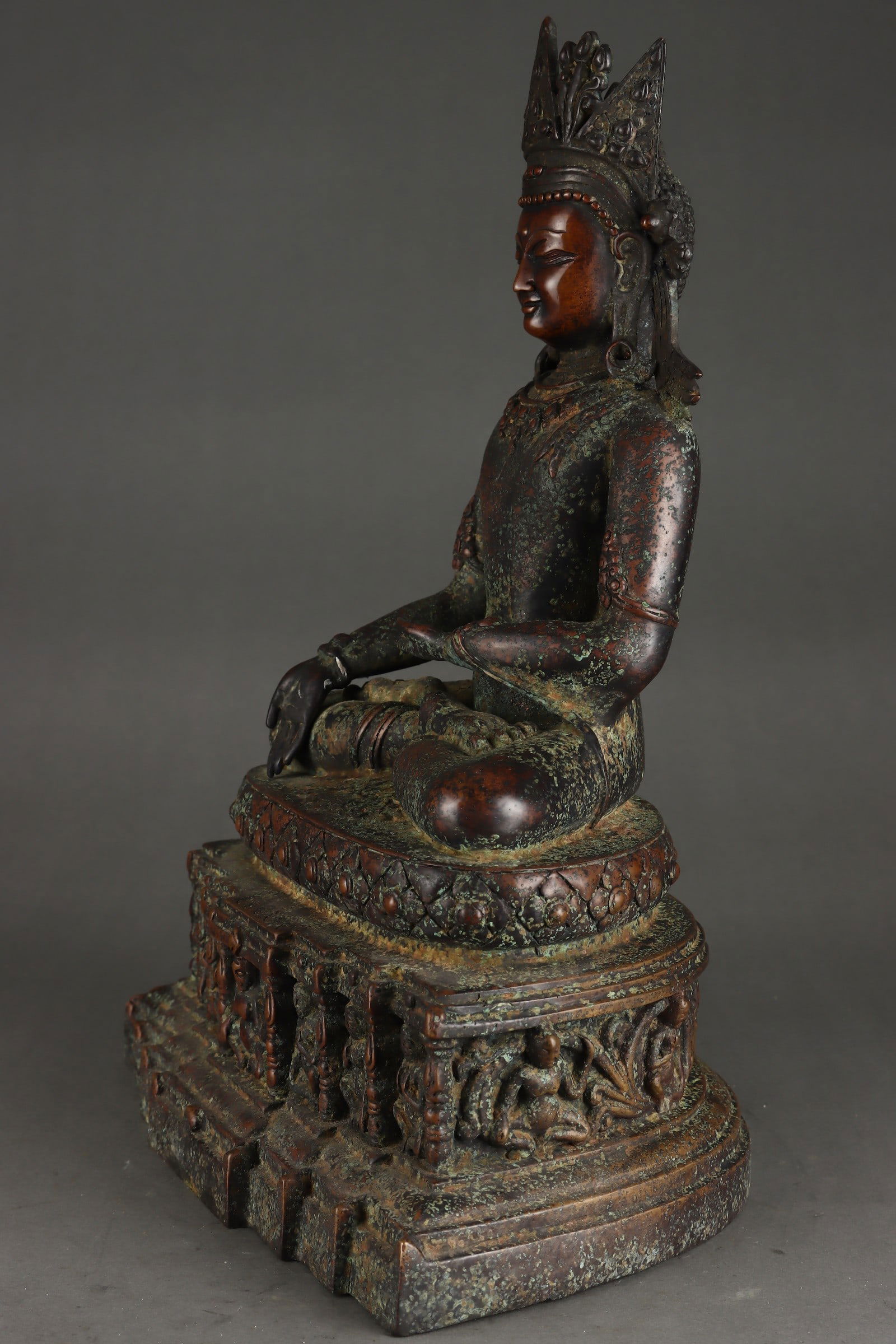 An Exquisite Bronze Buddha Statue - 2