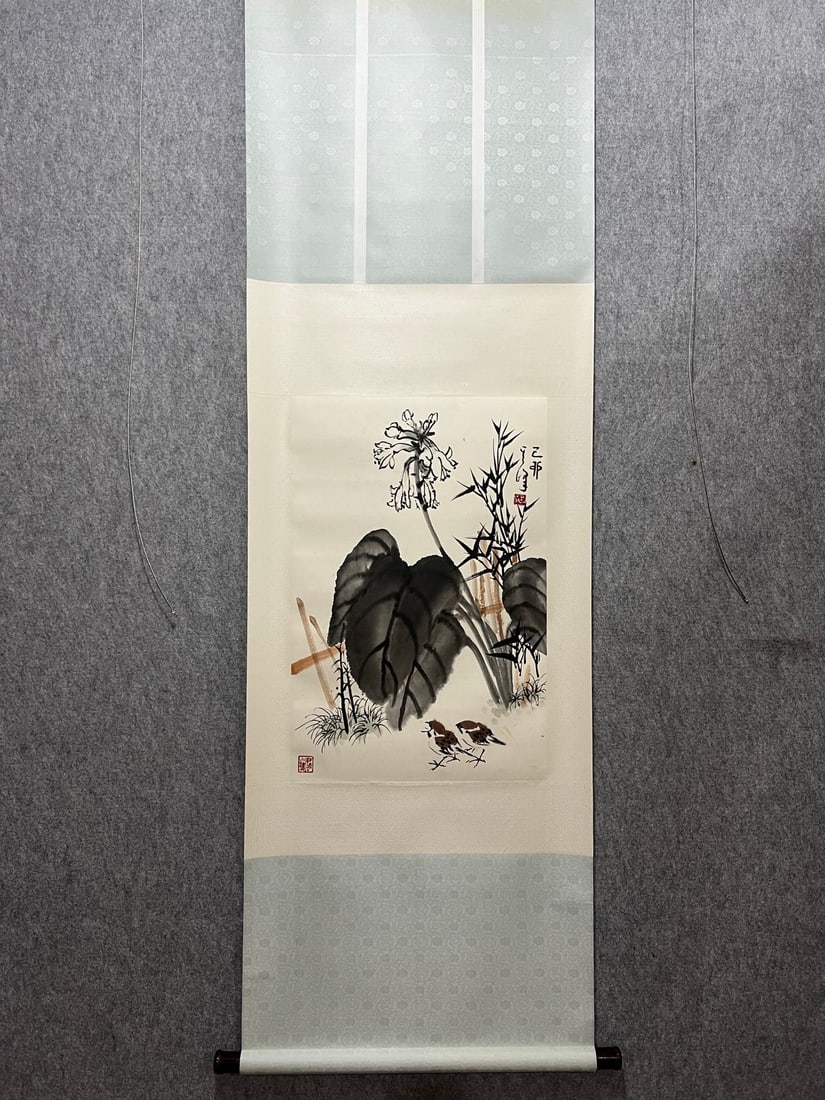 A Chinese Vertical Scroll Ink Painting of Flower and Bird on Paper: A Chinese Vertical Scroll Ink Painting of Flower and Bird on Paper Sun qifeng Without frame Size:45cmx68cm (The Dimensions Of All Batches Are Manually Measured.If You Need More Detailed