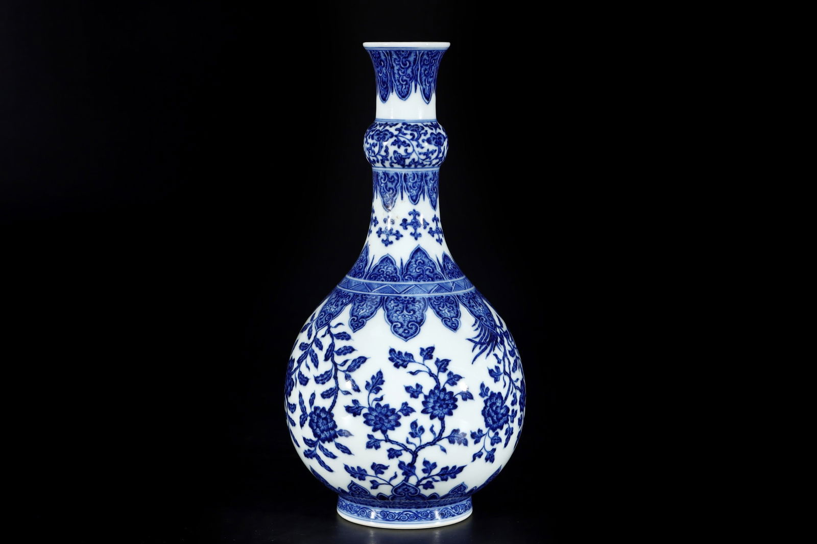 An Exquisite Blue and White Lotus Pattern Flower Pattern Vase - 3