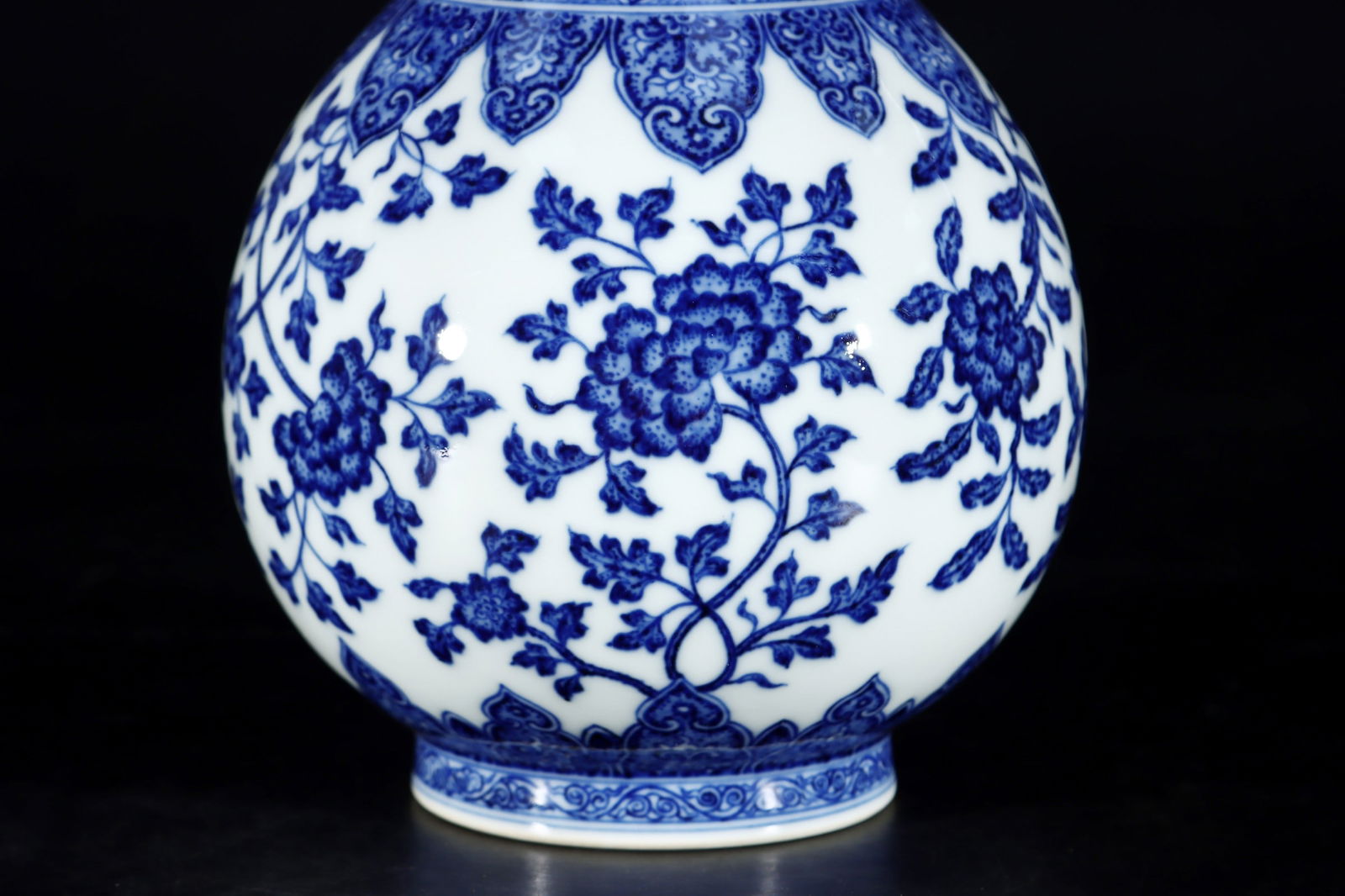 An Exquisite Blue and White Lotus Pattern Flower Pattern Vase - 8