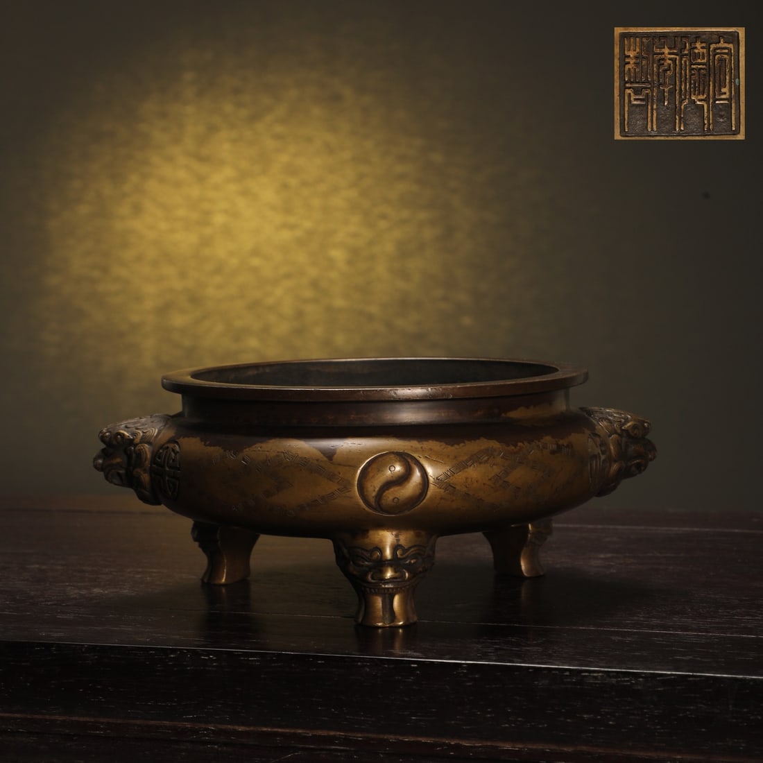 An Exquisite Bronze Beast-Face Pattern Double-Ears and Tripod Censer: An Exquisite Bronze Beast-Face Pattern Double-Ears and Tripod Censer Ming Dynasty, China Xuande Four-character Mark Size:7cmx15.6cm Weight:1500g (The Dimensions Of All Batches Are Manually