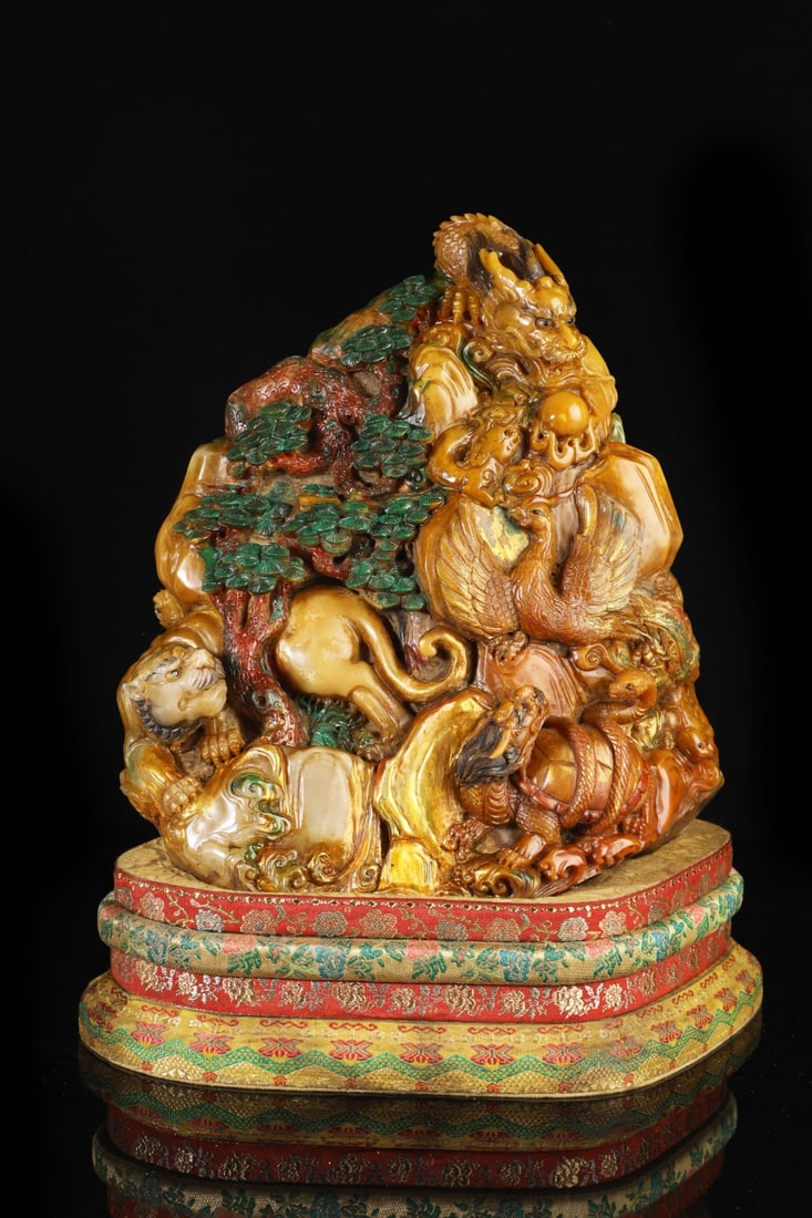 An Exquisite Shoushan Stone Auspicious Beast Pattern Seal Ornament: An Exquisite Shoushan Stone Auspicious Beast Pattern Seal Ornament Qing Dynasty, China Size:29cmx26cmx14cm Weight:11.25kg (The Dimensions Of All Batches Are Manually Measured.If You Need More