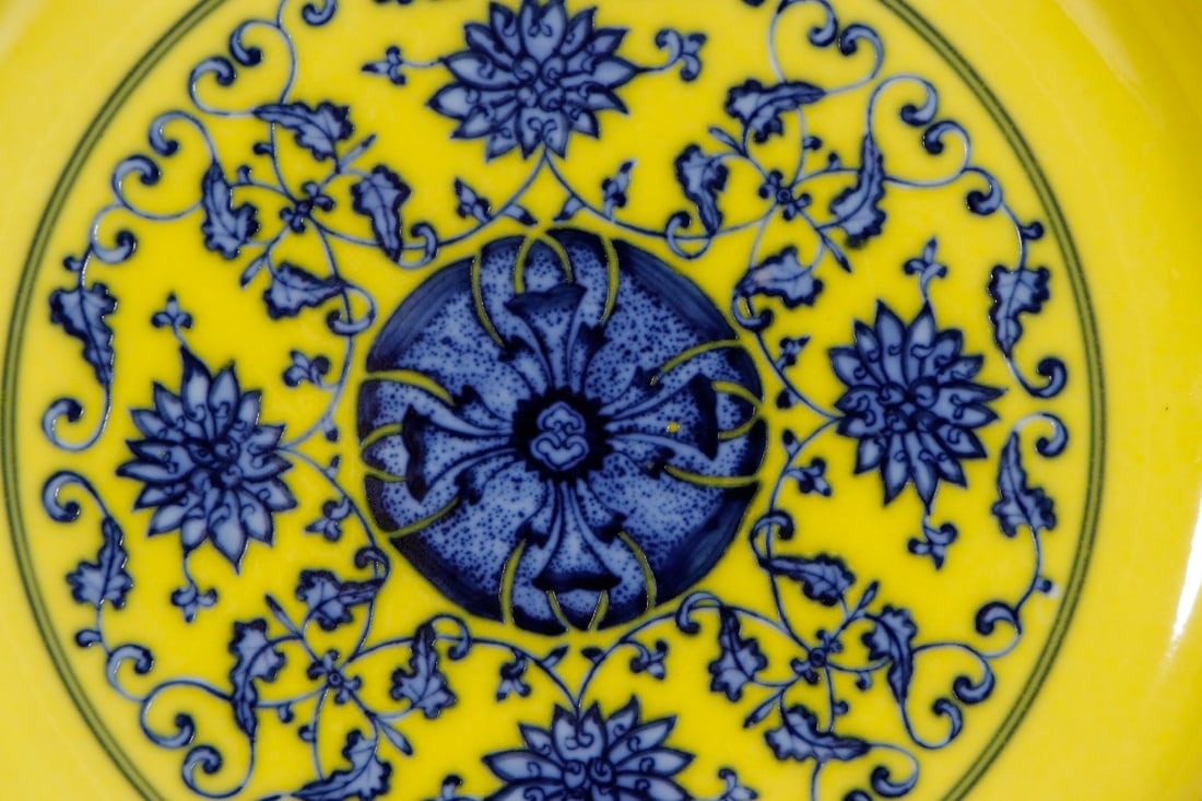 An Exquisite Blue and White Lotus Pattern Plate - 2