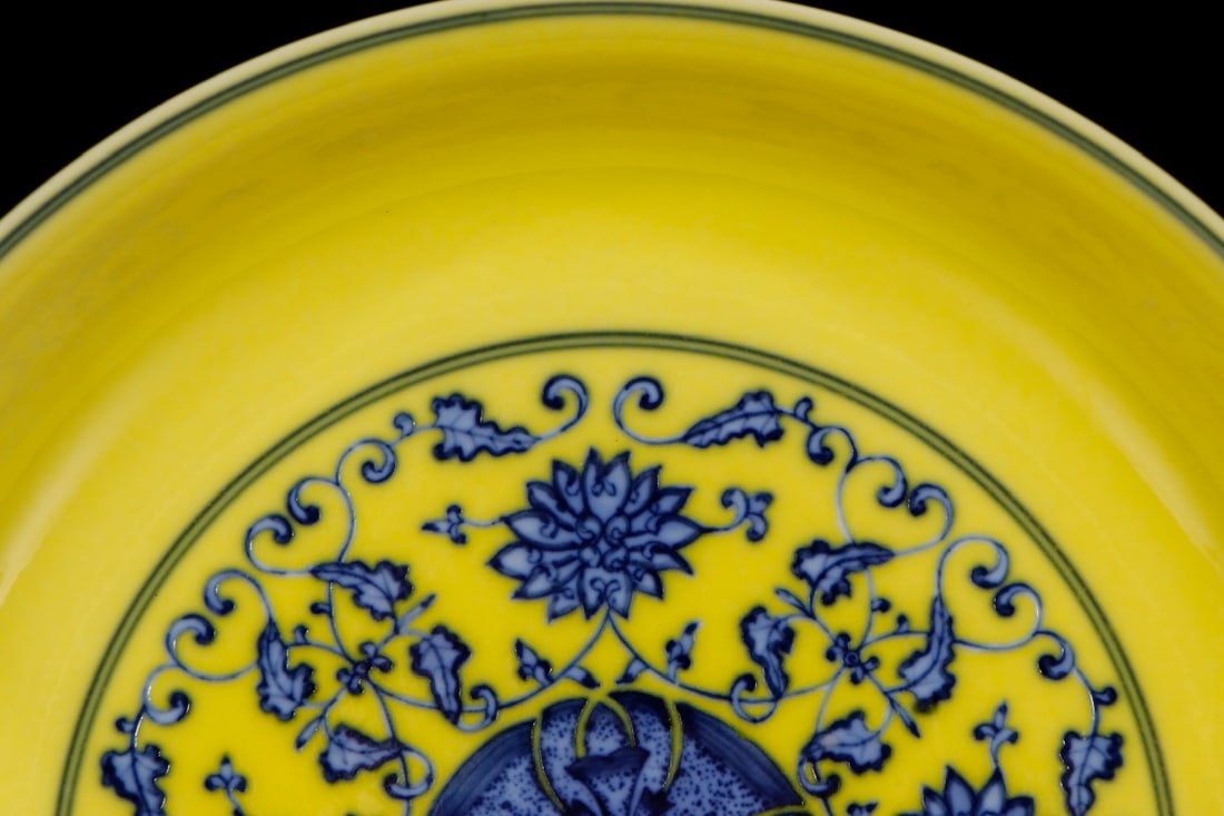 An Exquisite Blue and White Lotus Pattern Plate - 3