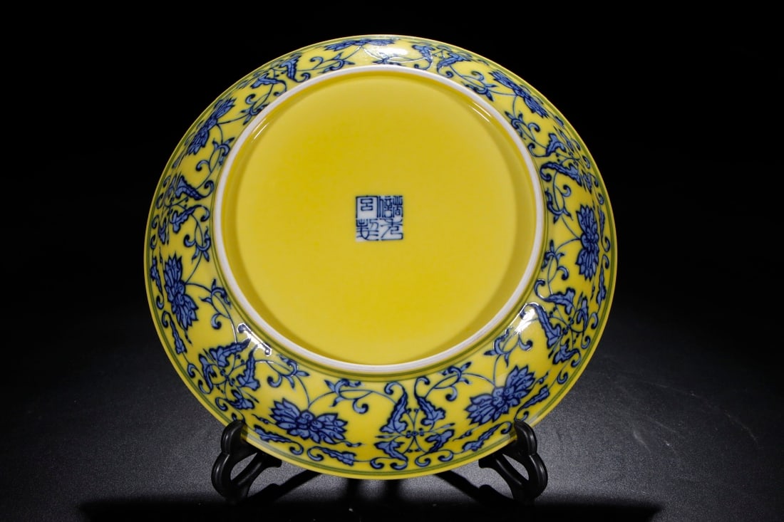An Exquisite Blue and White Lotus Pattern Plate - 8