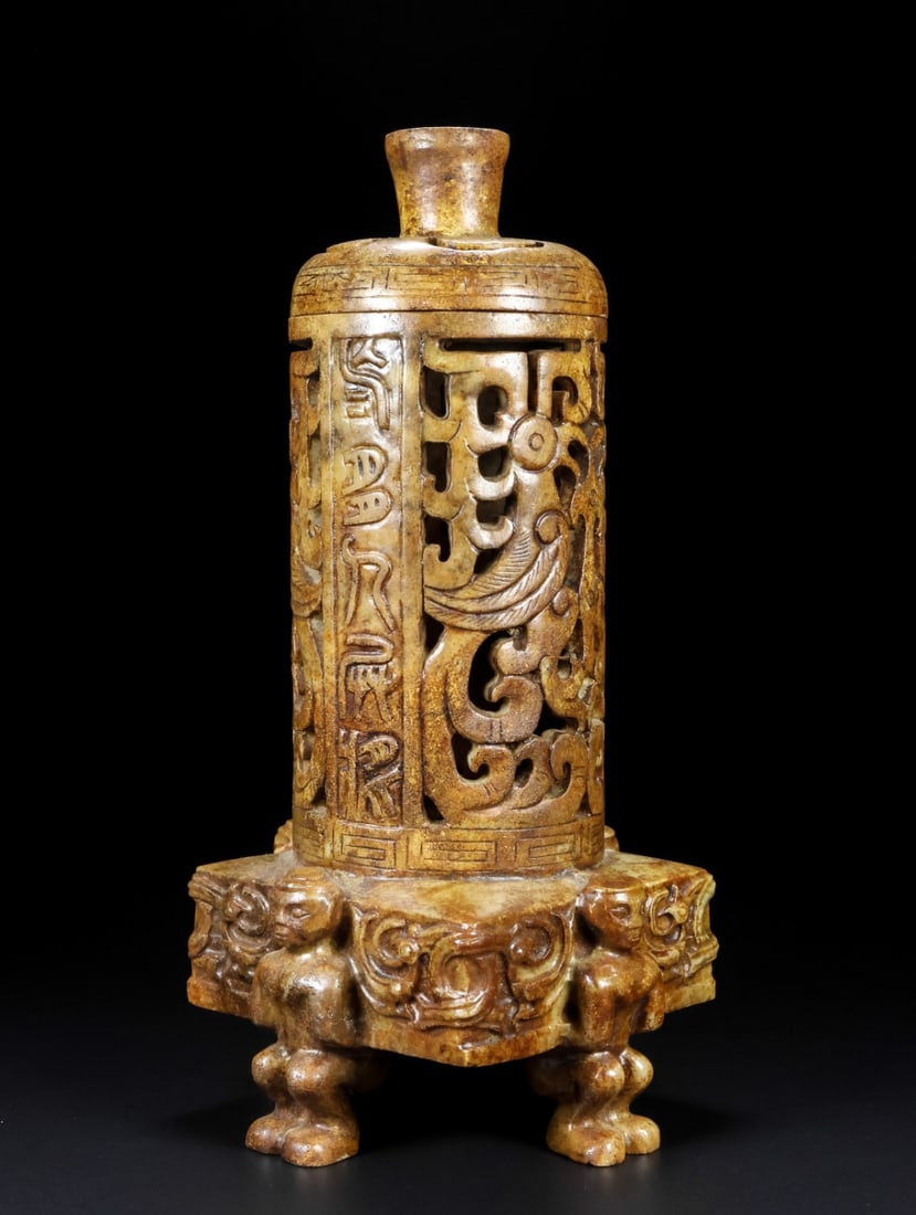 An Exquisite White Jade Bird Pattern With Inscription Censer: An Exquisite White Jade Bird Pattern With Inscription Censer Han Dynasty, China Size:26.2cmx13cmx13cm Weight:2.14kg (The Dimensions Of All Batches Are Manually Measured.If You Need More Detailed
