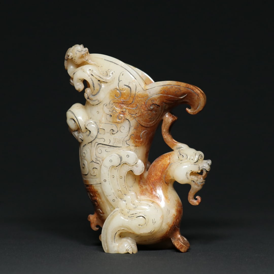 An Exquisite White Jade Chi-Dragon-Shaped Goblet: An Exquisite White Jade Chi-Dragon-Shaped Goblet Han Dynasty, China Size:12.8cmx8.7cmx5.3cm Weight:386.8g (The Dimensions Of All Batches Are Manually Measured.If You Need More Detailed