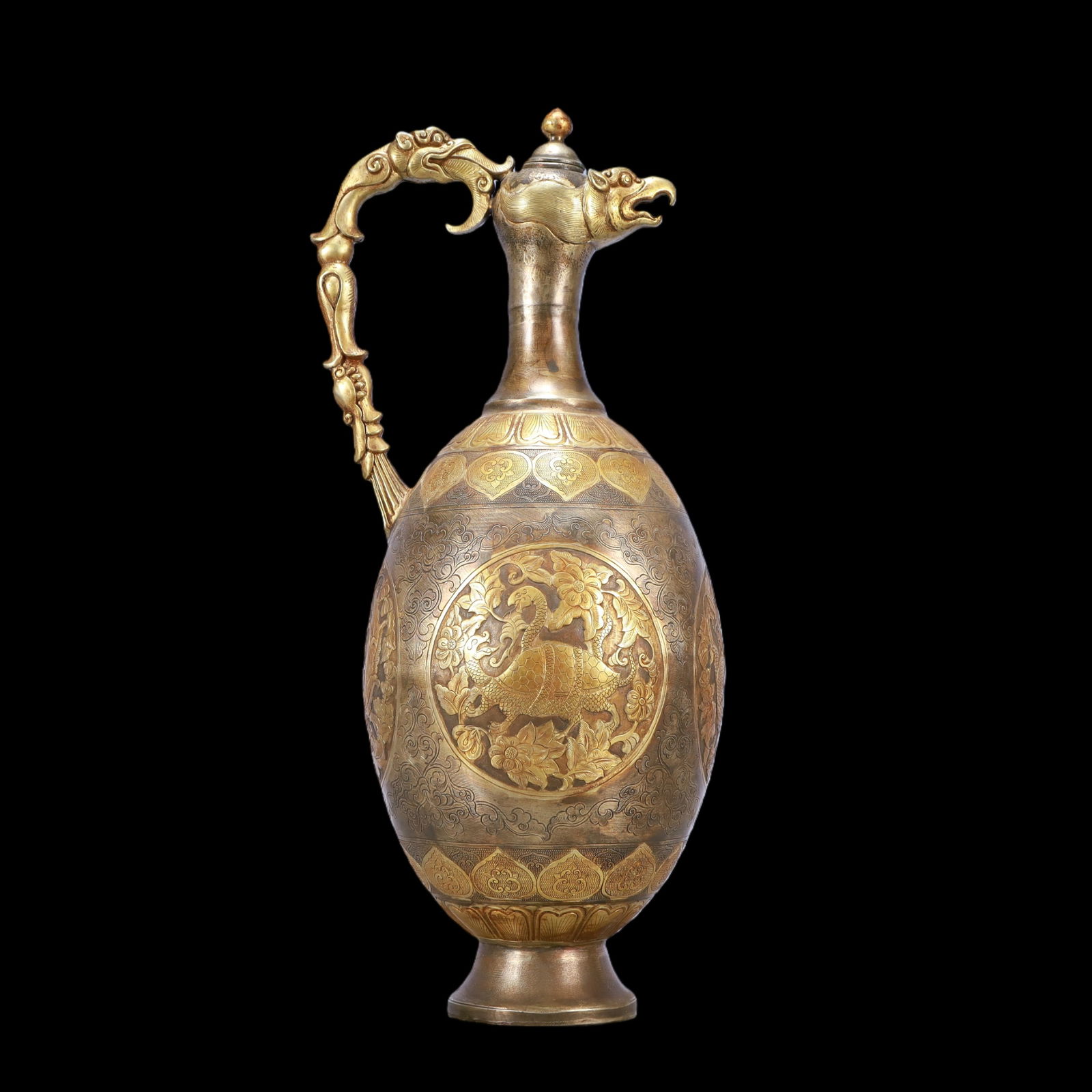 A Exquisite Gilt Silver Flower Pattern Auspicious Beast Pattern Ewer: A Exquisite Gilt Silver Flower Pattern Auspicious Beast Pattern Ewer Tang Dynasty, China Size:17cmx14cmx40cm Weight:2400g (The Dimensions Of All Batches Are Manually Measured.If You Need More