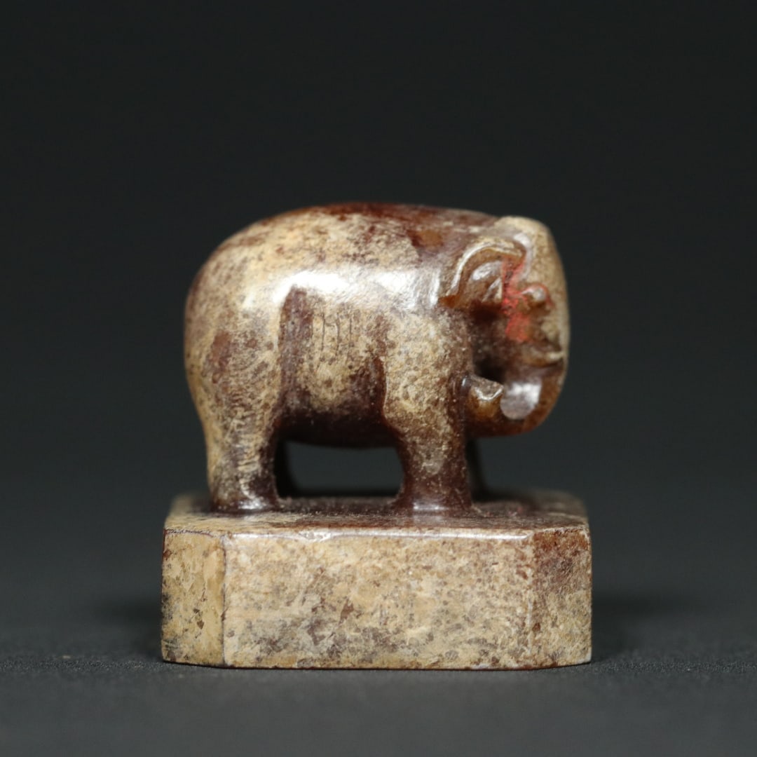 An Exquisite White Jade Elephant Seal: An Exquisite White Jade Elephant Seal Han Dynasty, China Size:3.4cmx3.4cmx3.3cm Weight:54.5g (The Dimensions Of All Batches Are Manually Measured.If You Need More Detailed Information, Please Contact