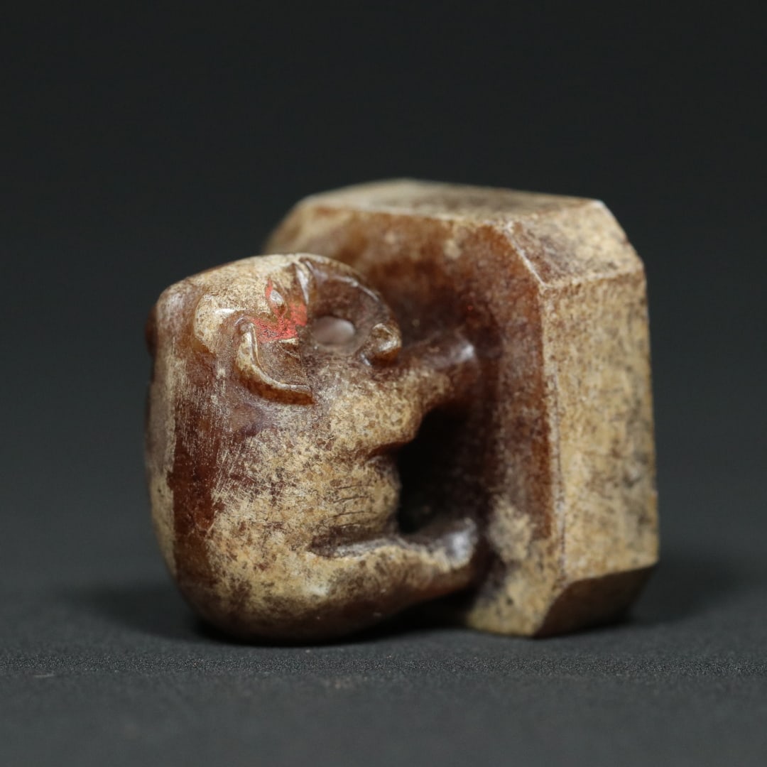 An Exquisite White Jade Elephant Seal - 6