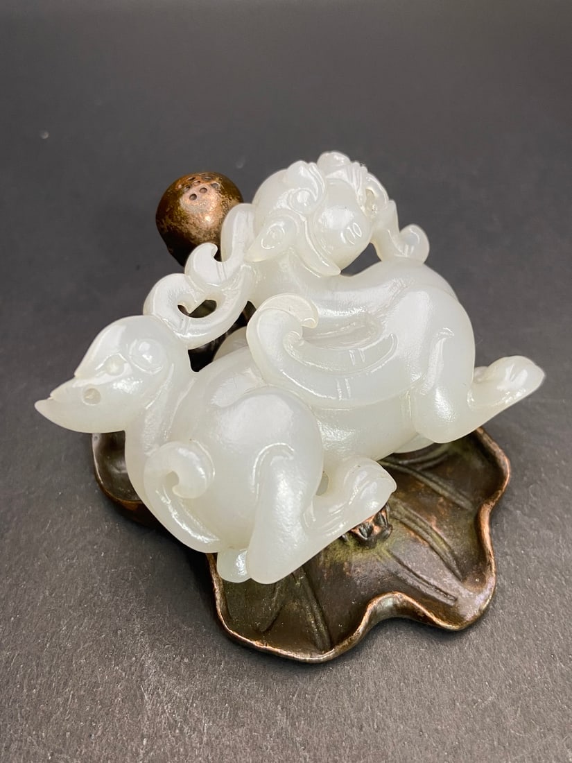 An Exquisite White Jade Auspicious Beast Pendant - 2
