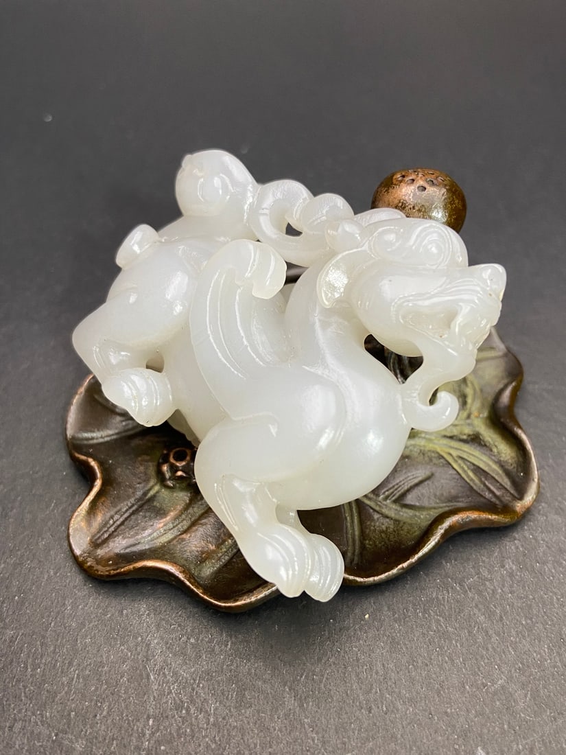 An Exquisite White Jade Auspicious Beast Pendant - 3