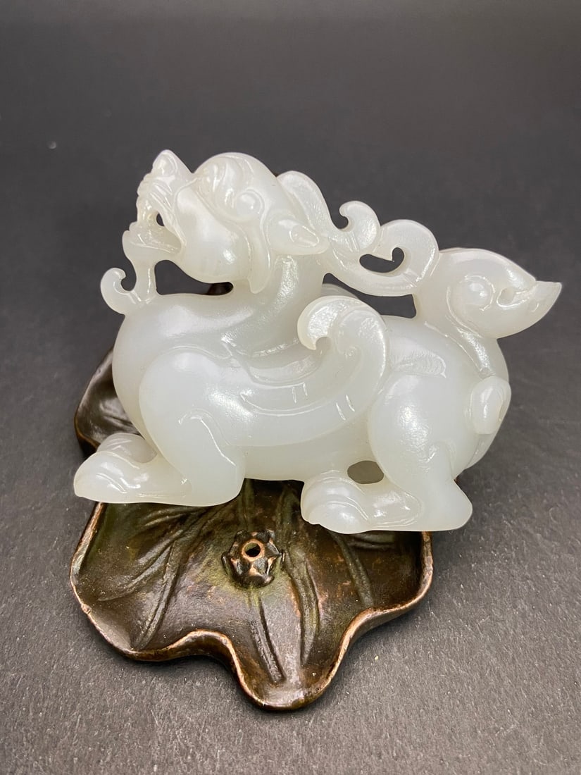 An Exquisite White Jade Auspicious Beast Pendant - 4