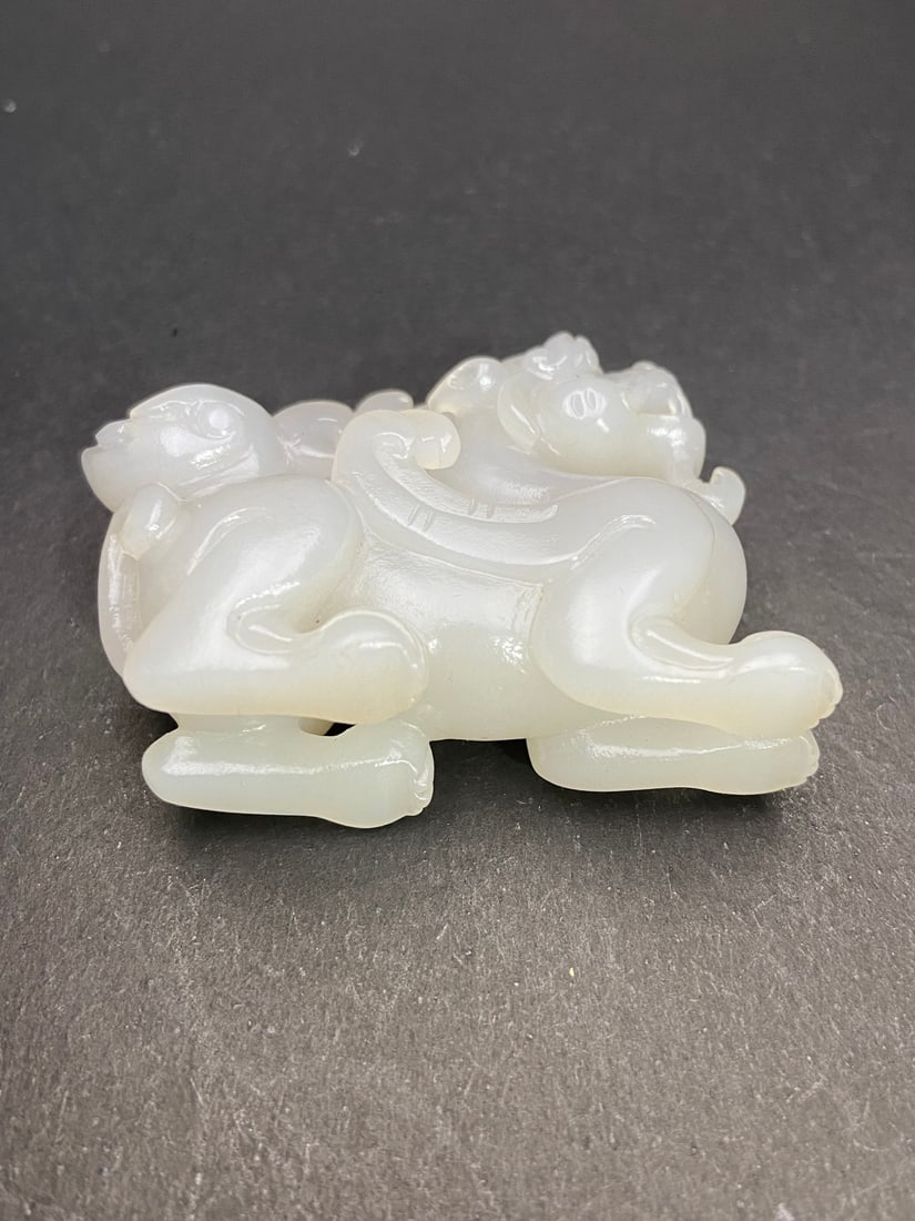 An Exquisite White Jade Auspicious Beast Pendant - 7