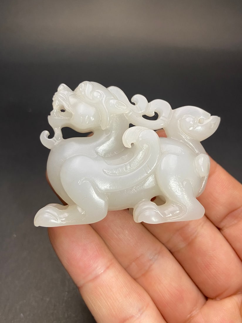 An Exquisite White Jade Auspicious Beast Pendant - 9