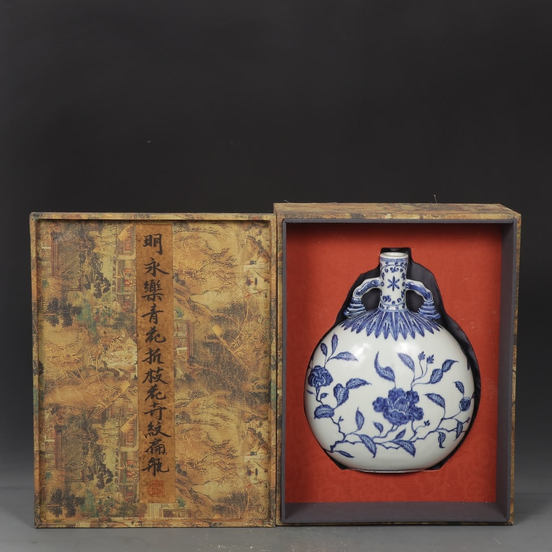 An Exquisite Blue and White Flower Pattern Double-Ears Vase: An Exquisite Blue and White Flower Pattern Double-Ears Vase Ming Dynasty, China Size:27.8cmx21.5cm (The Dimensions Of All Batches Are Manually Measured.If You Need More Detailed Information, Please