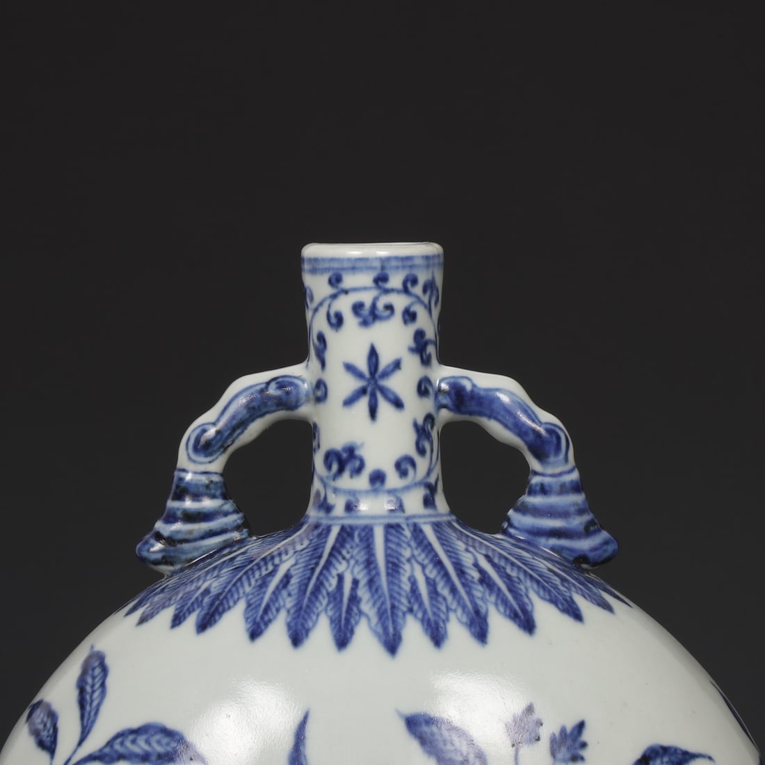 An Exquisite Blue and White Flower Pattern Double-Ears Vase - 3