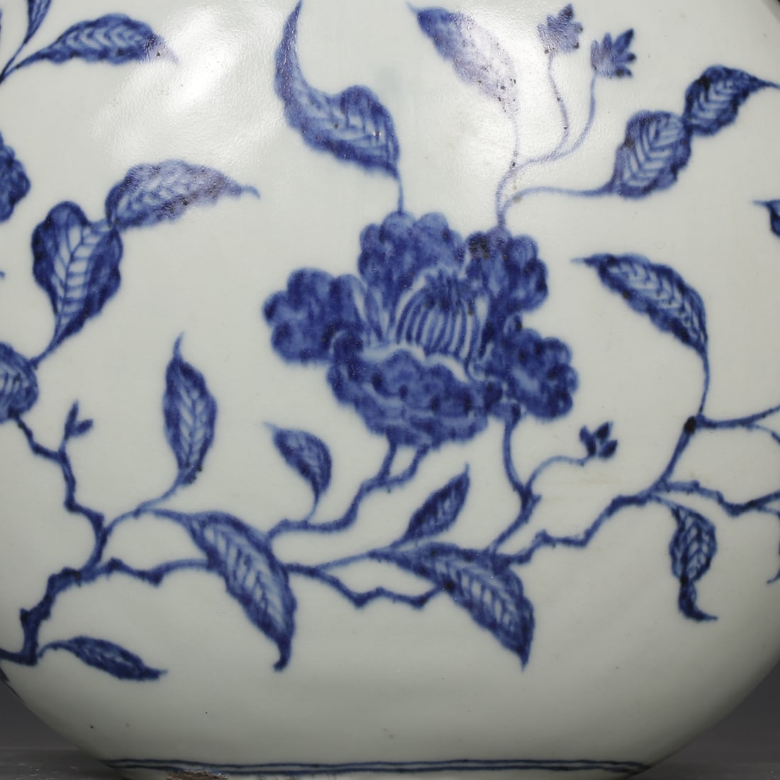 An Exquisite Blue and White Flower Pattern Double-Ears Vase - 4