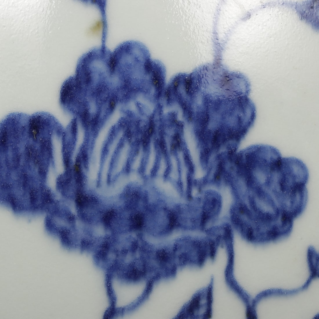 An Exquisite Blue and White Flower Pattern Double-Ears Vase - 7