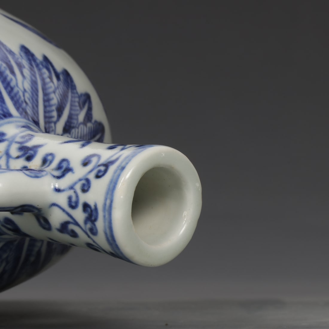 An Exquisite Blue and White Flower Pattern Double-Ears Vase - 8