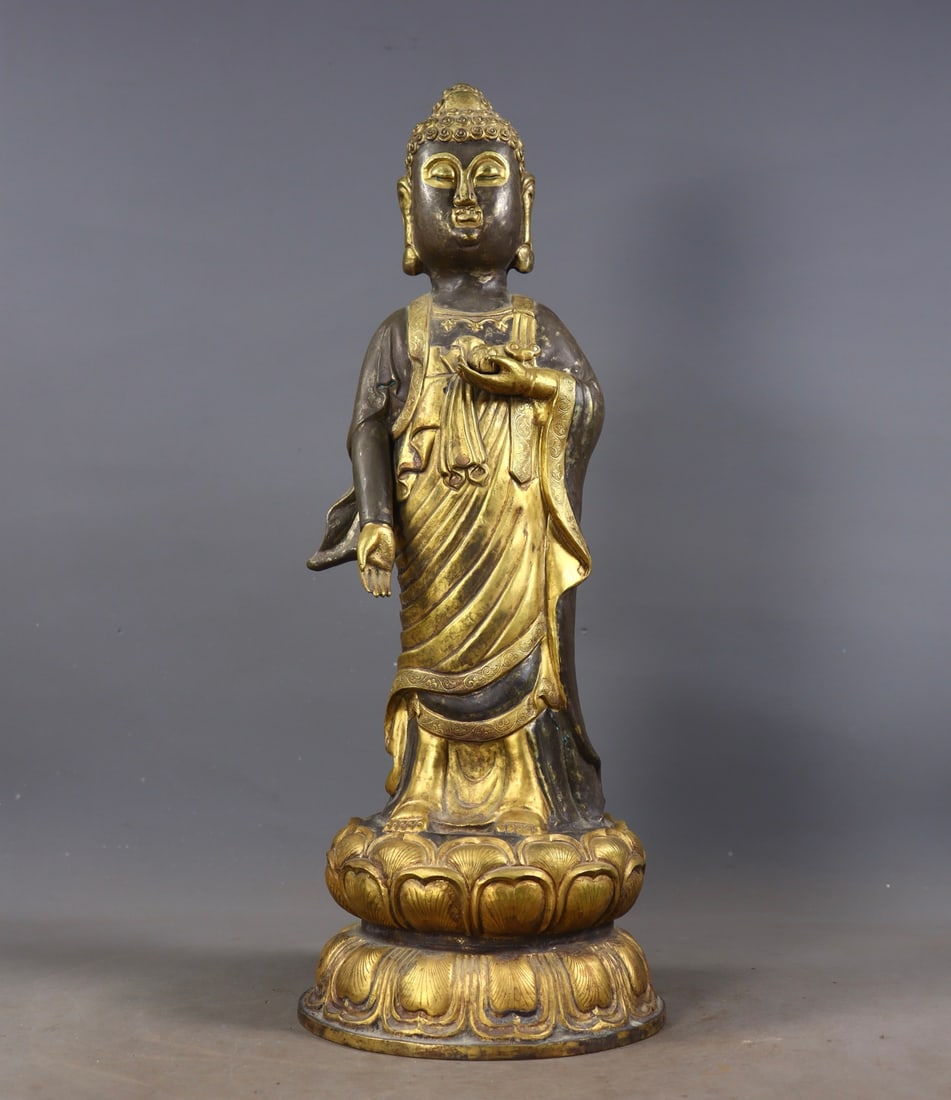 An Exquisite Gilt Bronze Buddha Statue: An Exquisite Gilt Bronze Buddha Statue Qing Dynasty, China Size:40cmx15cm Weight:1678g (The Dimensions Of All Batches Are Manually Measured.If You Need More Detailed Information, Please Contact Our